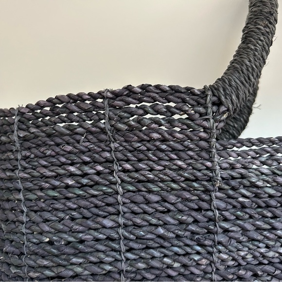 BRAND NEW NEVER USED BLACK/CHARCOAL GREY AND NATURAL STRAW TOTE BAG - Picture 4 of 5